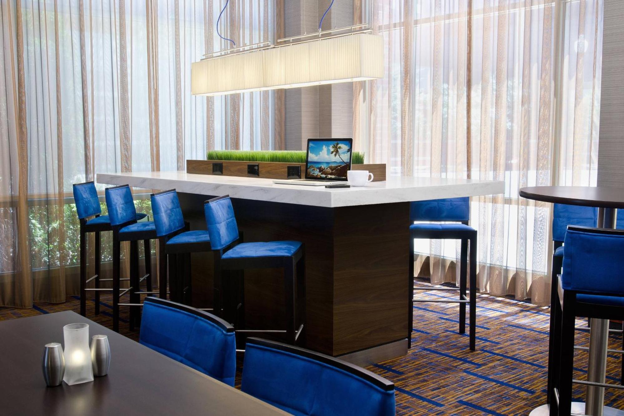 Отель Courtyard By Marriott Birmingham Downtown At Uab Экстерьер фото