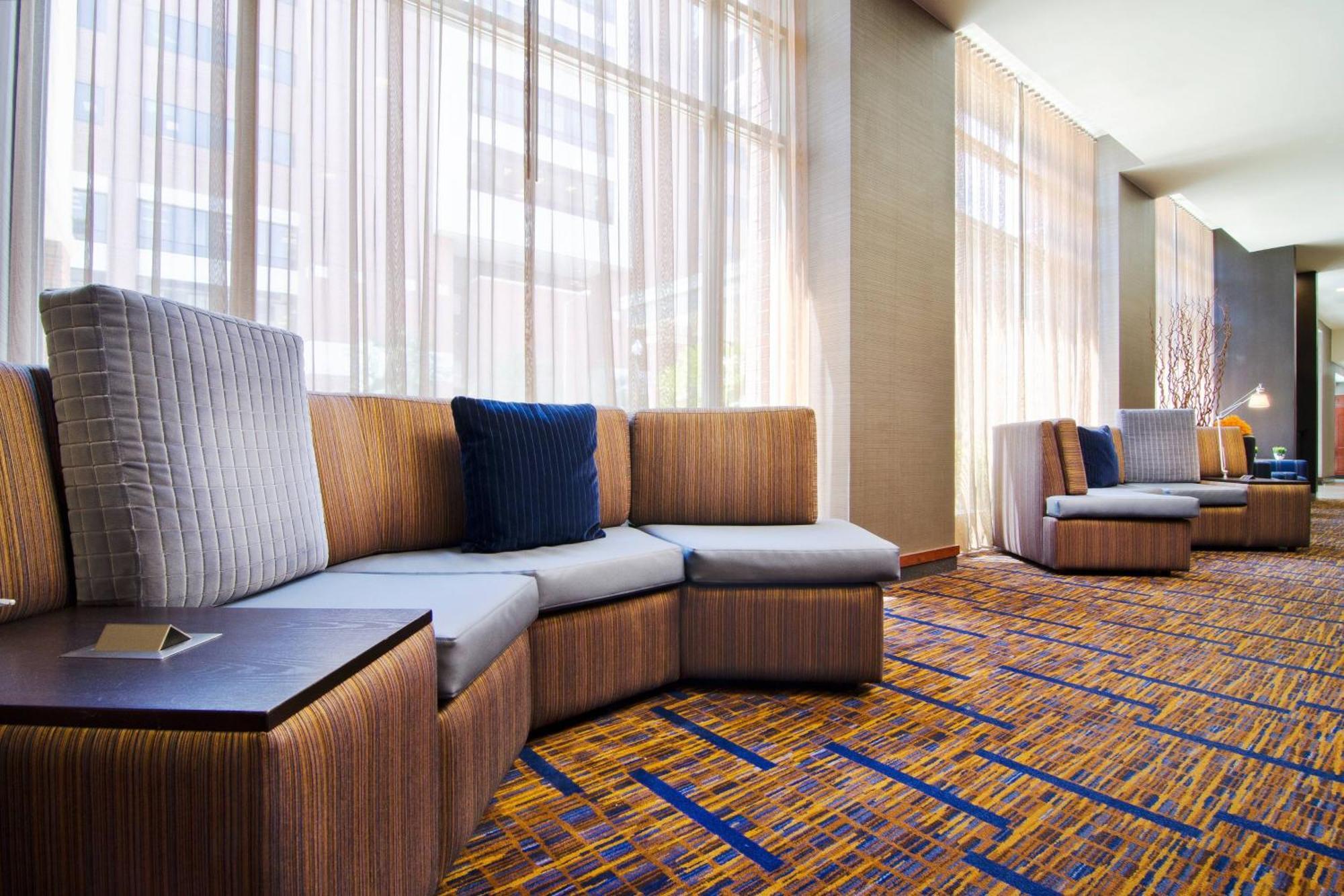 Отель Courtyard By Marriott Birmingham Downtown At Uab Экстерьер фото