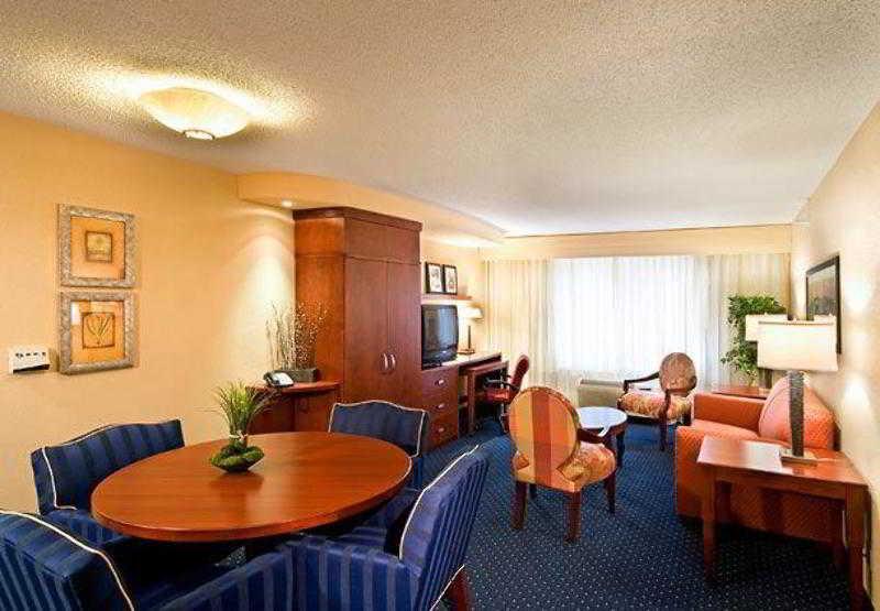 Отель Courtyard By Marriott Birmingham Downtown At Uab Номер фото
